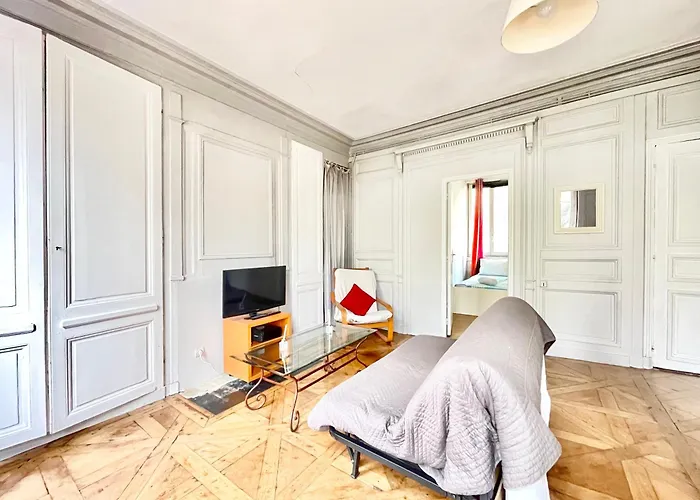 Charming Haussmannian Hypercentre Apartment